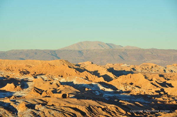 Coucher de soleil sur la Vallée de la Lune et le Cerro Kimal – Pierre du Coyote 